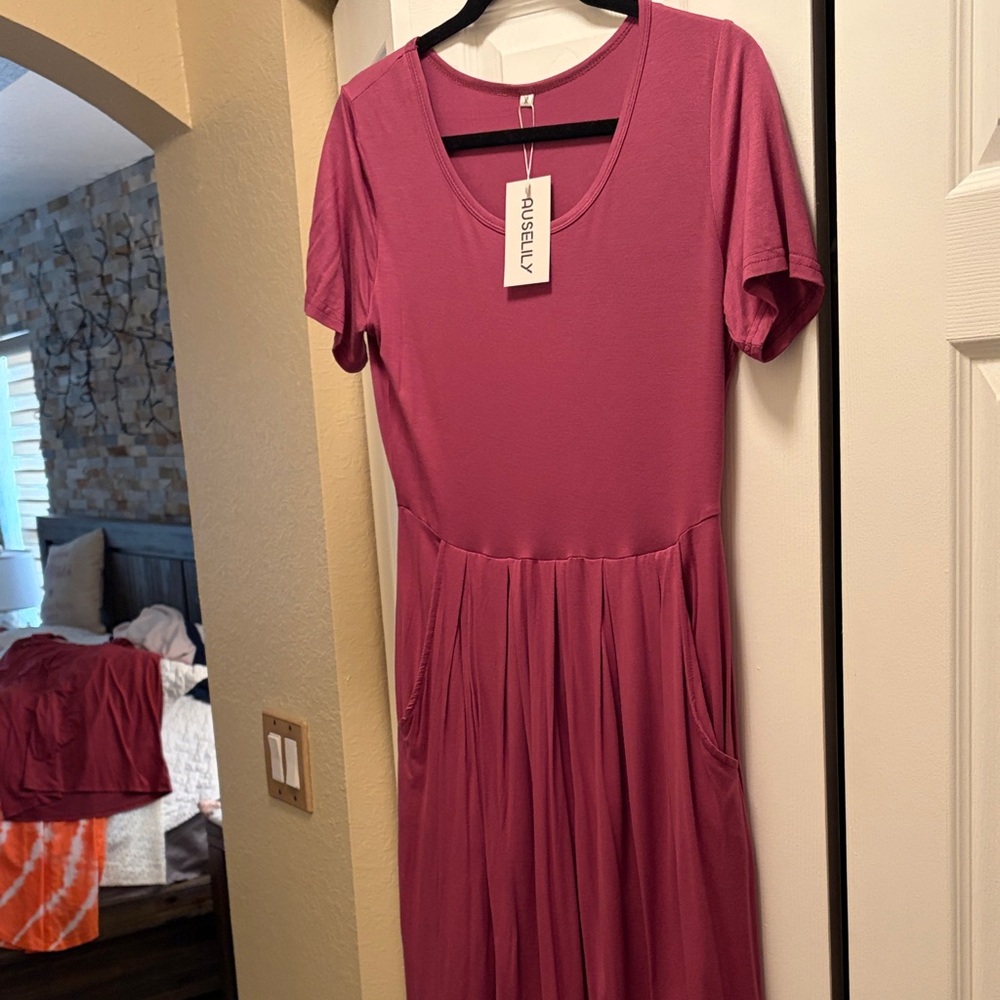 Women’s Short Sleeve Scoop Neck Dress in Mauve Pink